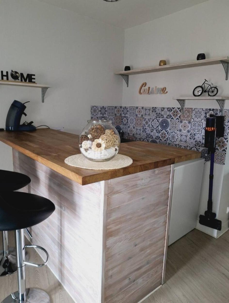 Appartement F2 Centre-Ville Issoire Avec Jolie Vue Kültér fotó